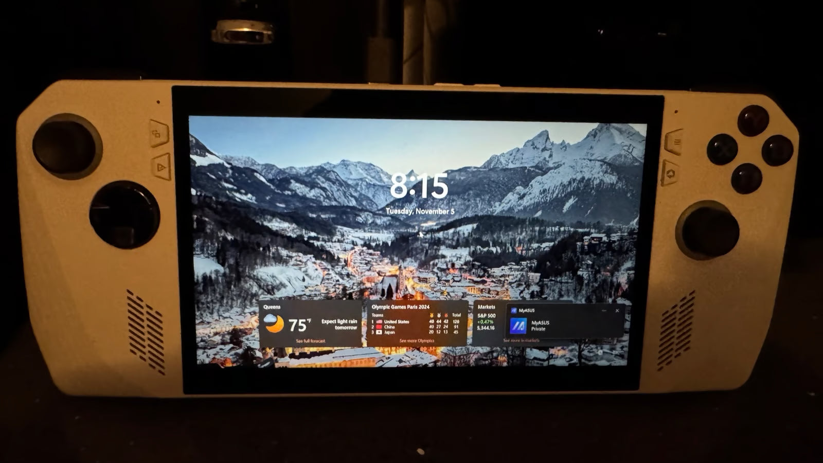 ASUS - ROG Ally 7"" 120Hz FHD 1080p Gaming Handheld - AMD Ryzen Z1 Extreme Proce 5E37
