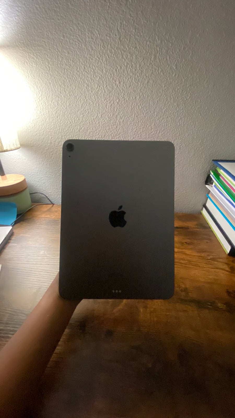Apple iPad Air 5th Generation 64 GB in Space Gray 5U59