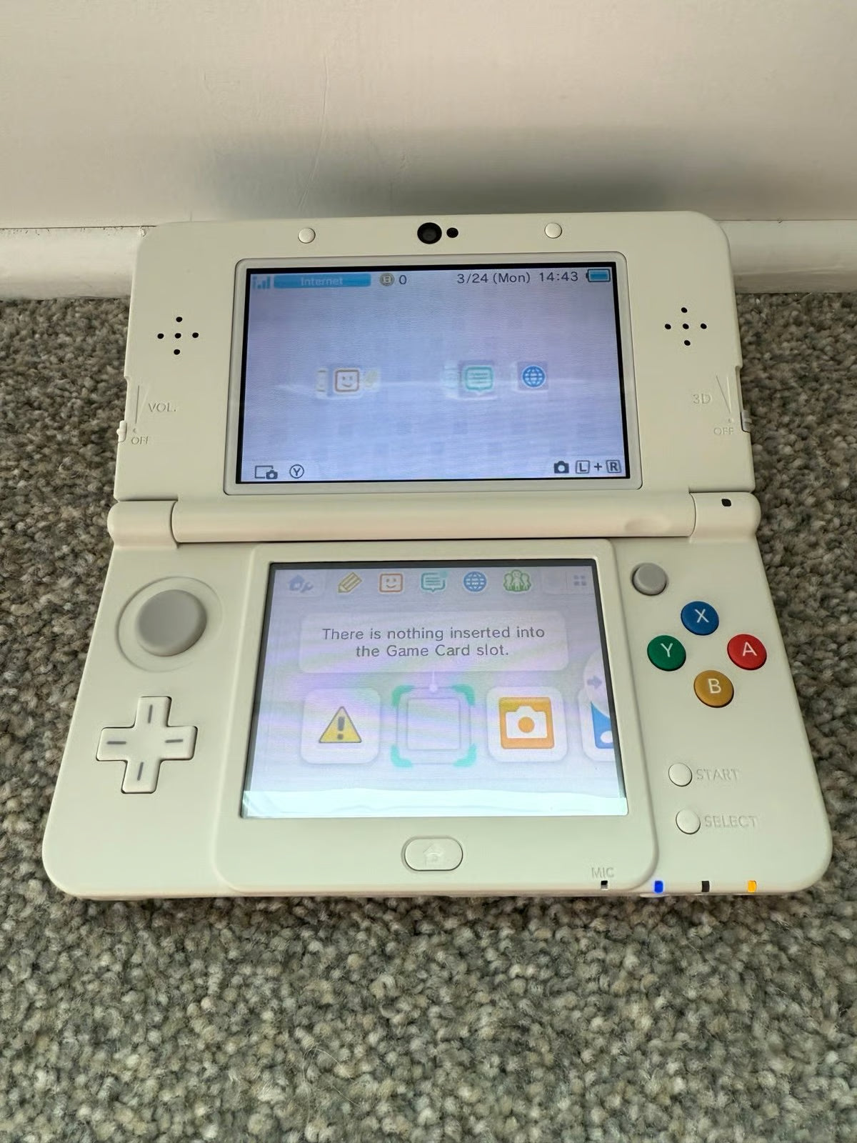 New Nintendo 3ds Mario white edition