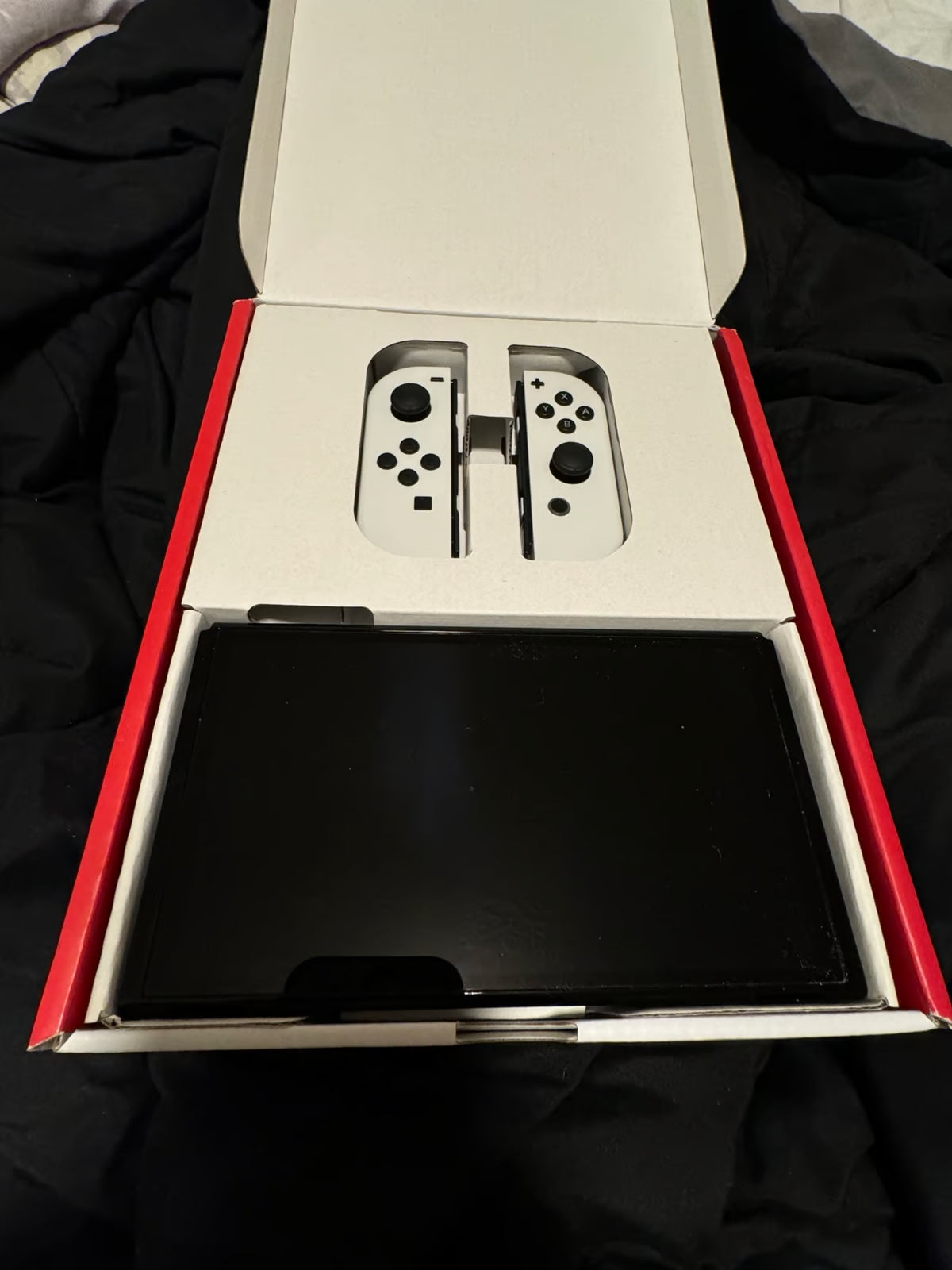 OLED Nintendo Switch W/ white joycons 7E27