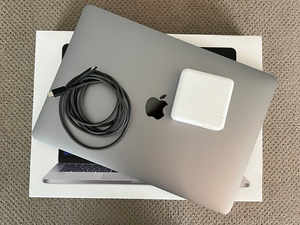 MacBook Pro 8M21