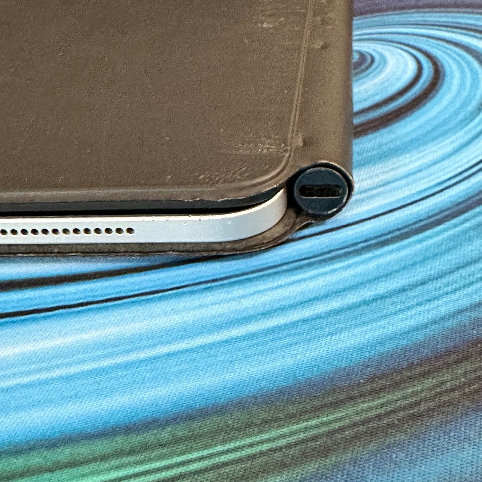 Apple iPad Pro 12.9�?4th Gen 256gb WiFi + Cellular Unlocked w/ Magic Keyboard 1H36