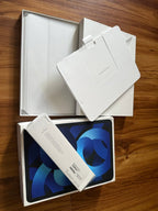 Apple iPad Air 5th Gen 256GB in Blue unlocked M1 /Magic keyboard /Apple Pencil 1C96