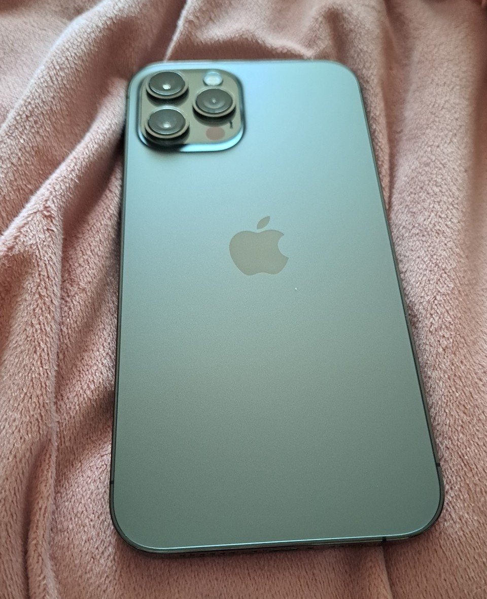 IPHONE 12 PRO MAX UNLOCKED NEW CONDITION 8F11