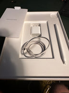 iPad Pro 12.9 5th generation bundle 7D78