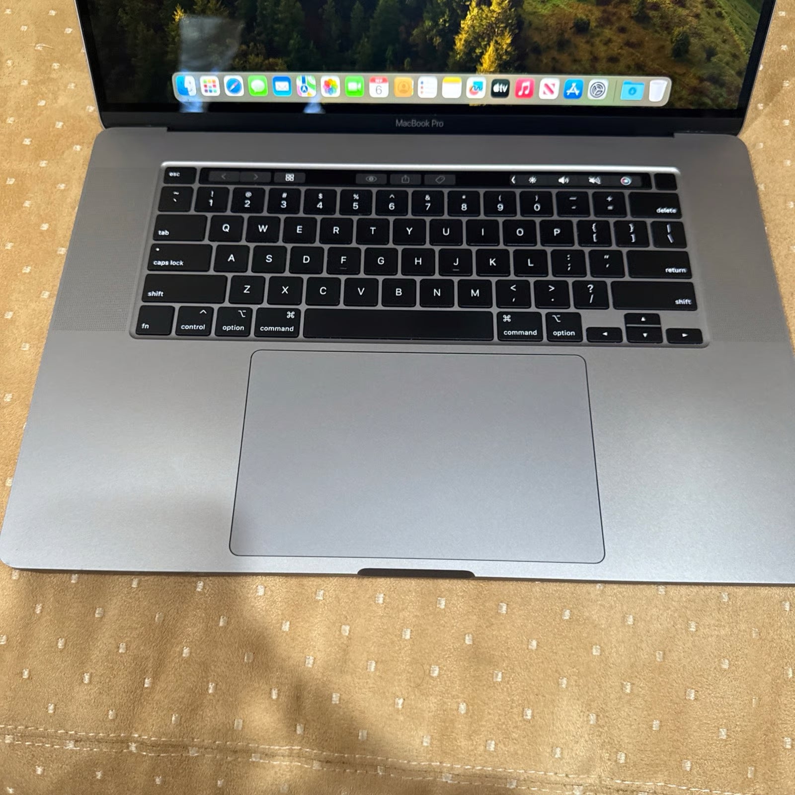 macbook pro 2019 16 inch i9 3K39