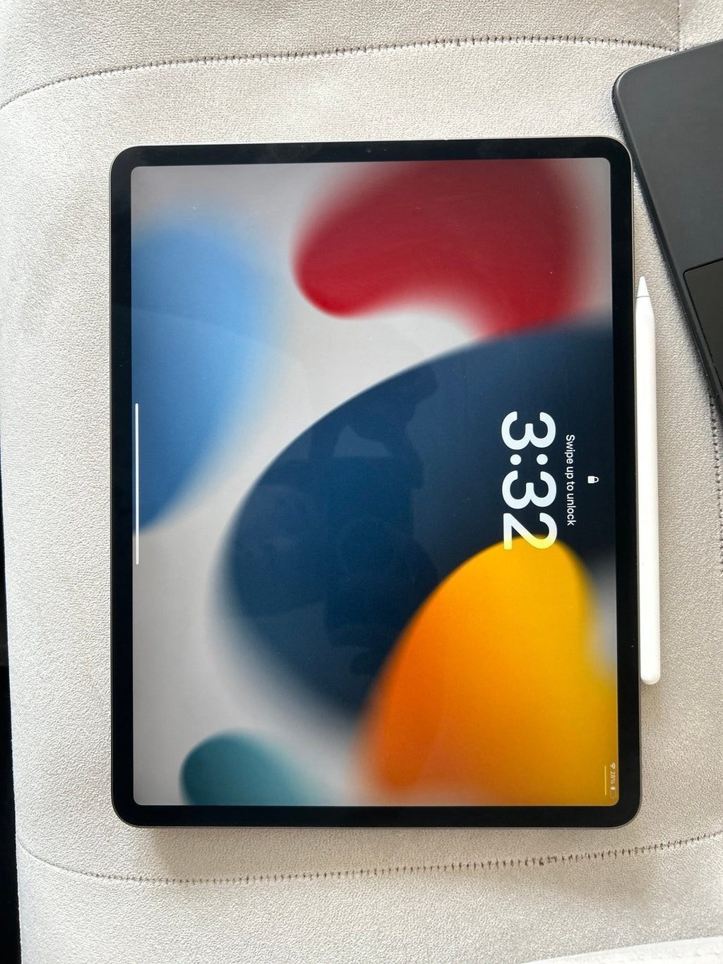 Apple iPad Pro 4th Generation 128 GB 12.9in with Apple Pencil and Magic Keyboard 8U88