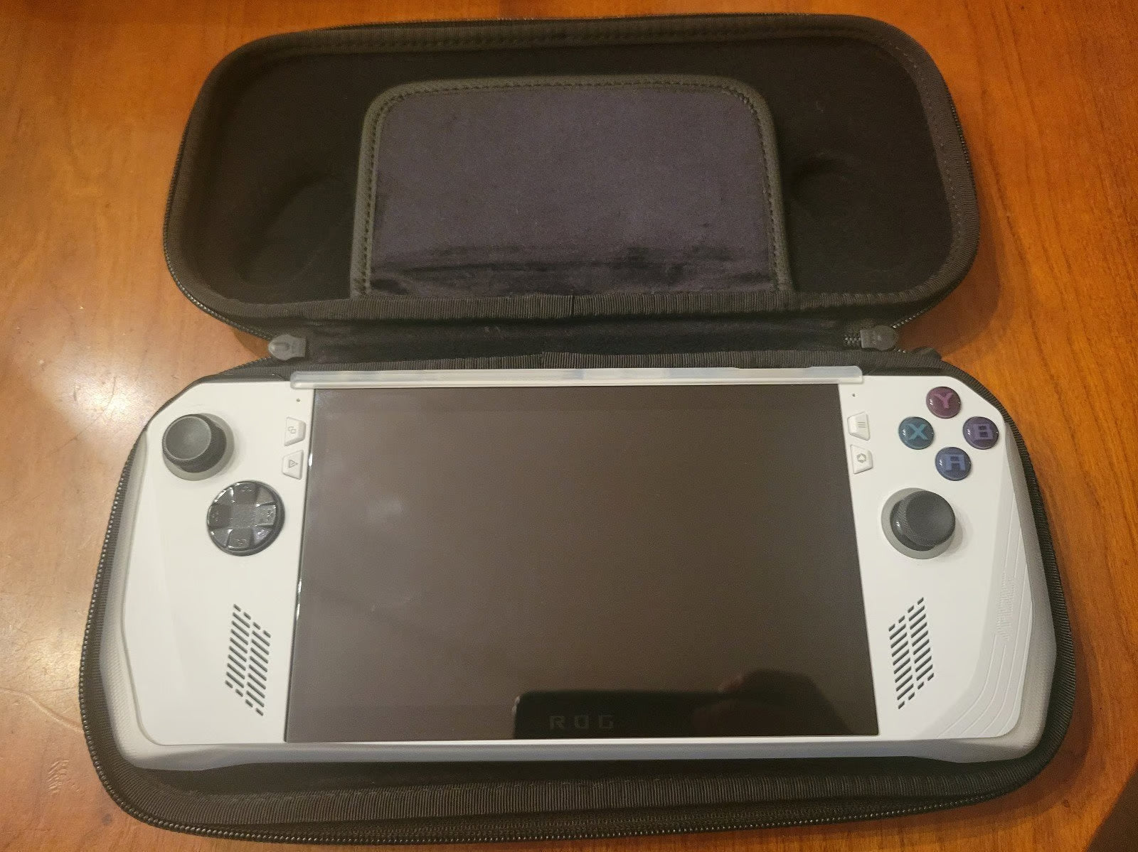 Asus ROG Ally Z1 Extreme with Grip and Case 6E81