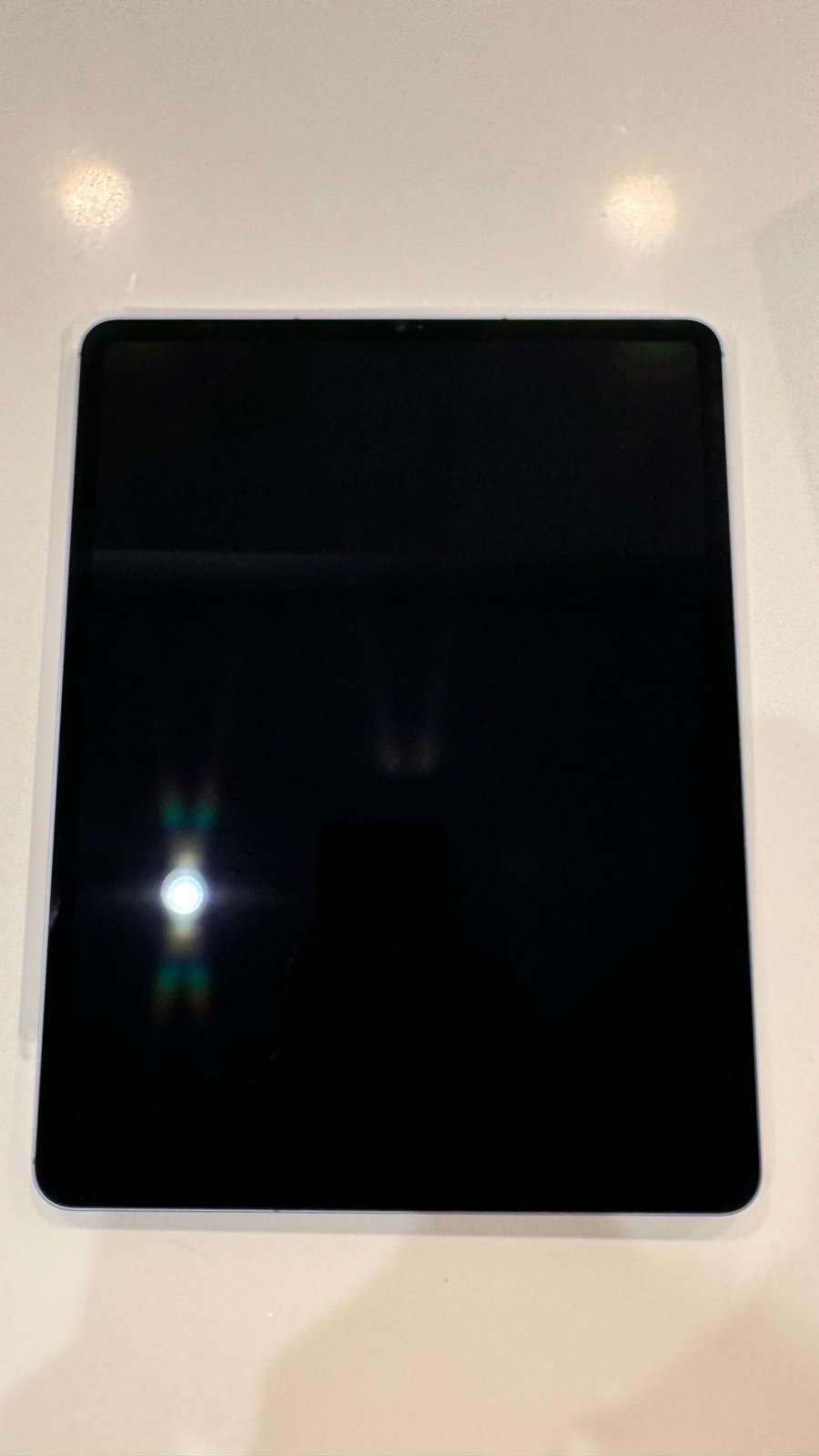 Apple iPad 12.9-inch iPad Pro (6th Gen) Wi-Fi + Cellular 128GB with accessories 5A73