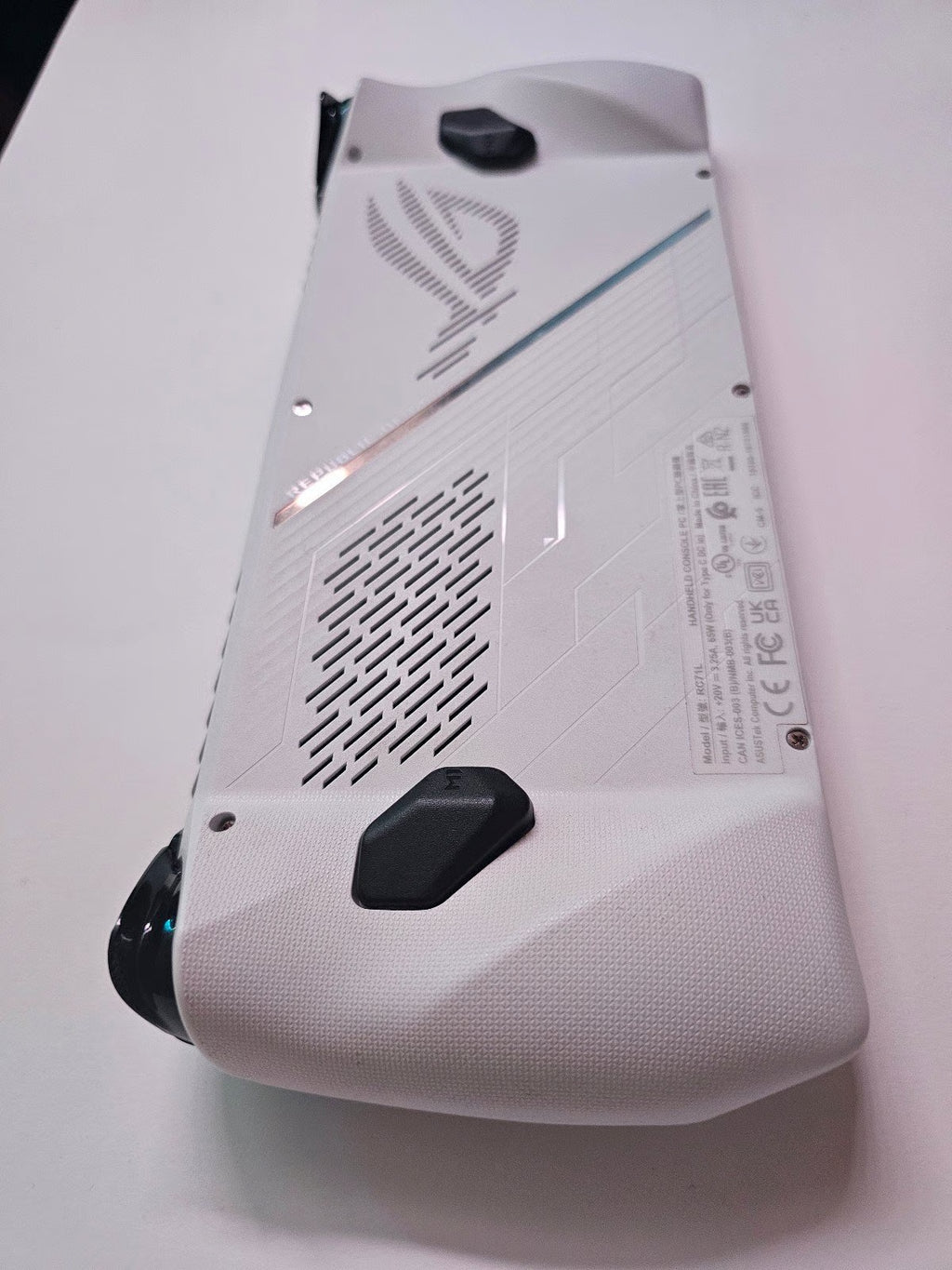 ASUS ROG Ally Z1 Extreme Handheld Gaming PC 7Y93