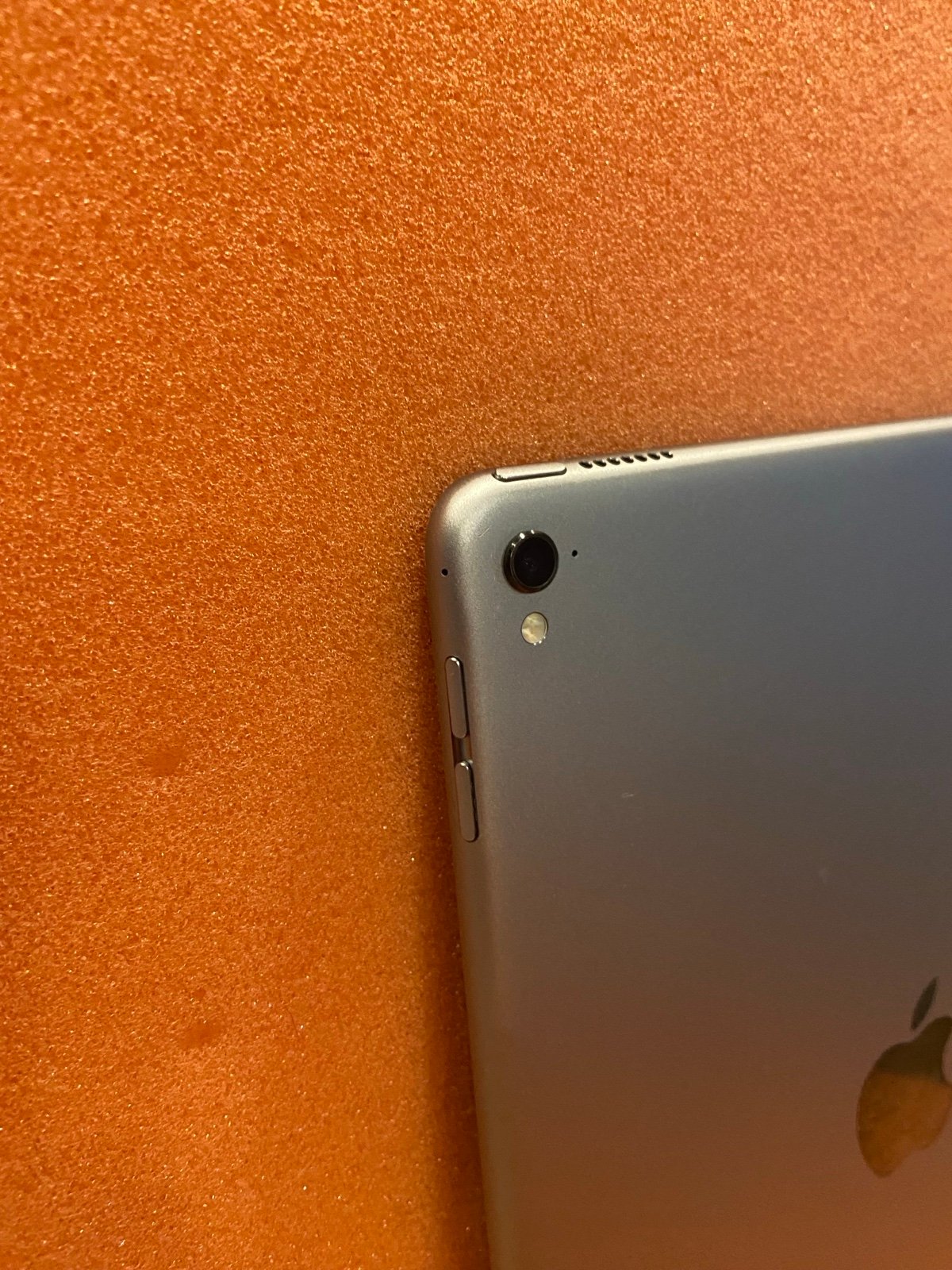 Lot of 2 Apple iPad Pro 1st Gen 9.7�?Tablet - 32GB - Newest iOS 16 - Fast Ship 3H89