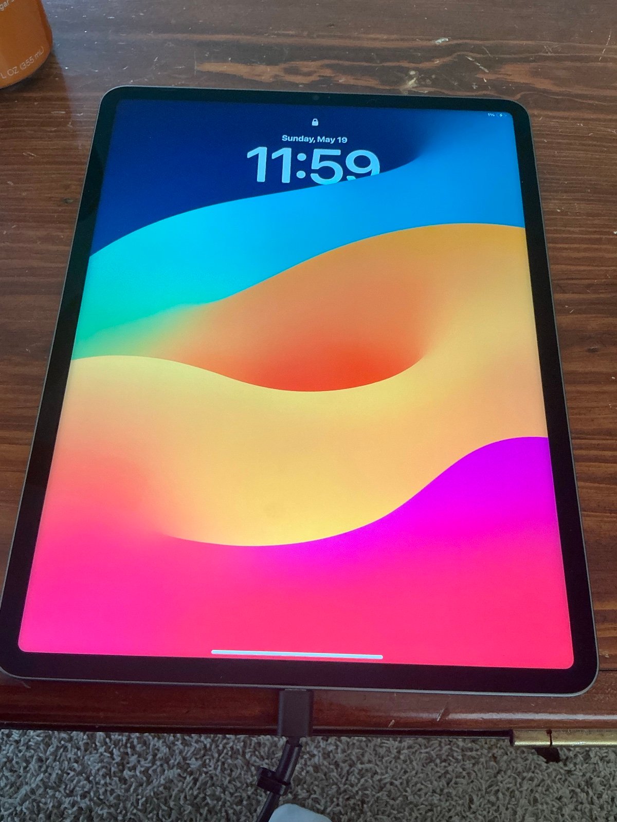 Apple iPad Pro 12.9�?WIFI (5th Generation) 256GB w/Case and Original Box 3W26