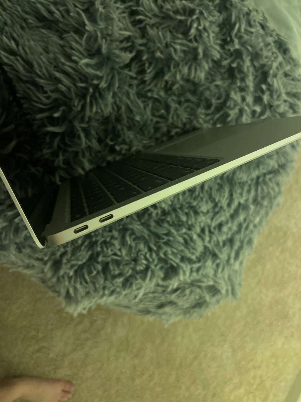 MacBook Air with charger and apple mouse 7Q91