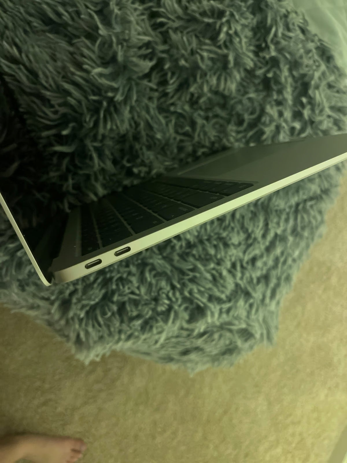 MacBook Air with charger and apple mouse 7Q91