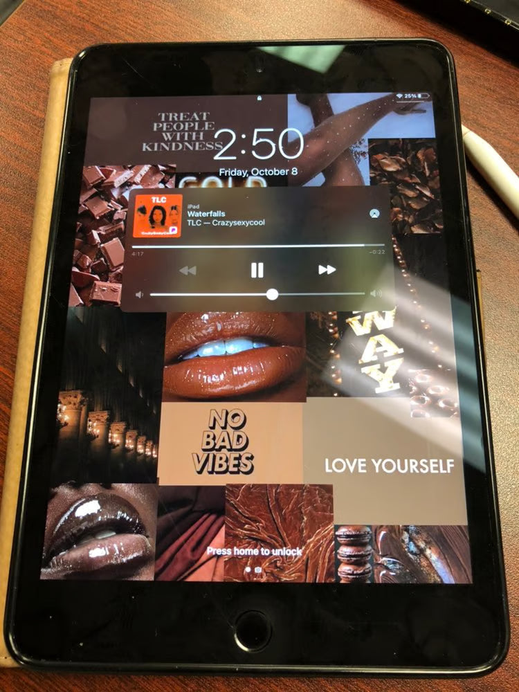 Apple iPad Mini 5th Generation in Black 8P57