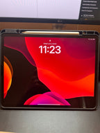 Apple iPad Pro 3rd Generation 256 GB and Apple Pencil 2 9W77