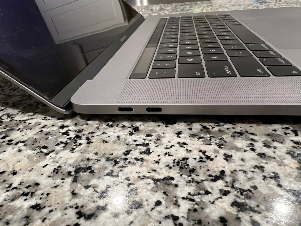 MacBook Pro 15鈥?2016 Touchbar - 256GB SSD | 16GB RAM 9H53