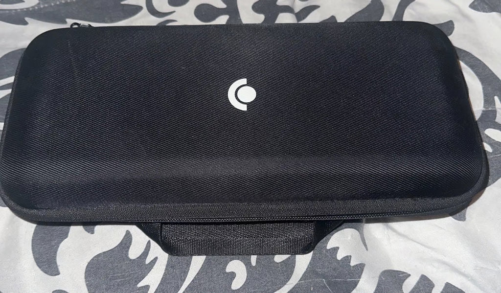 steam deck 1tb SSD comes with original charger and packaging 7Y73