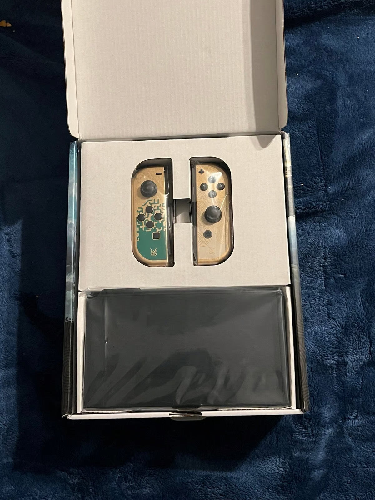 Nintendo Switch OLED Console - The Legend of Zelda: Tears of the Kingdom Edition 5U57