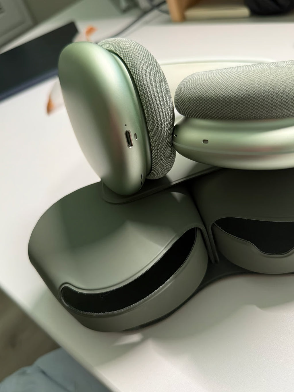 Apple AirPods Max with Smart Case in Green 6T85