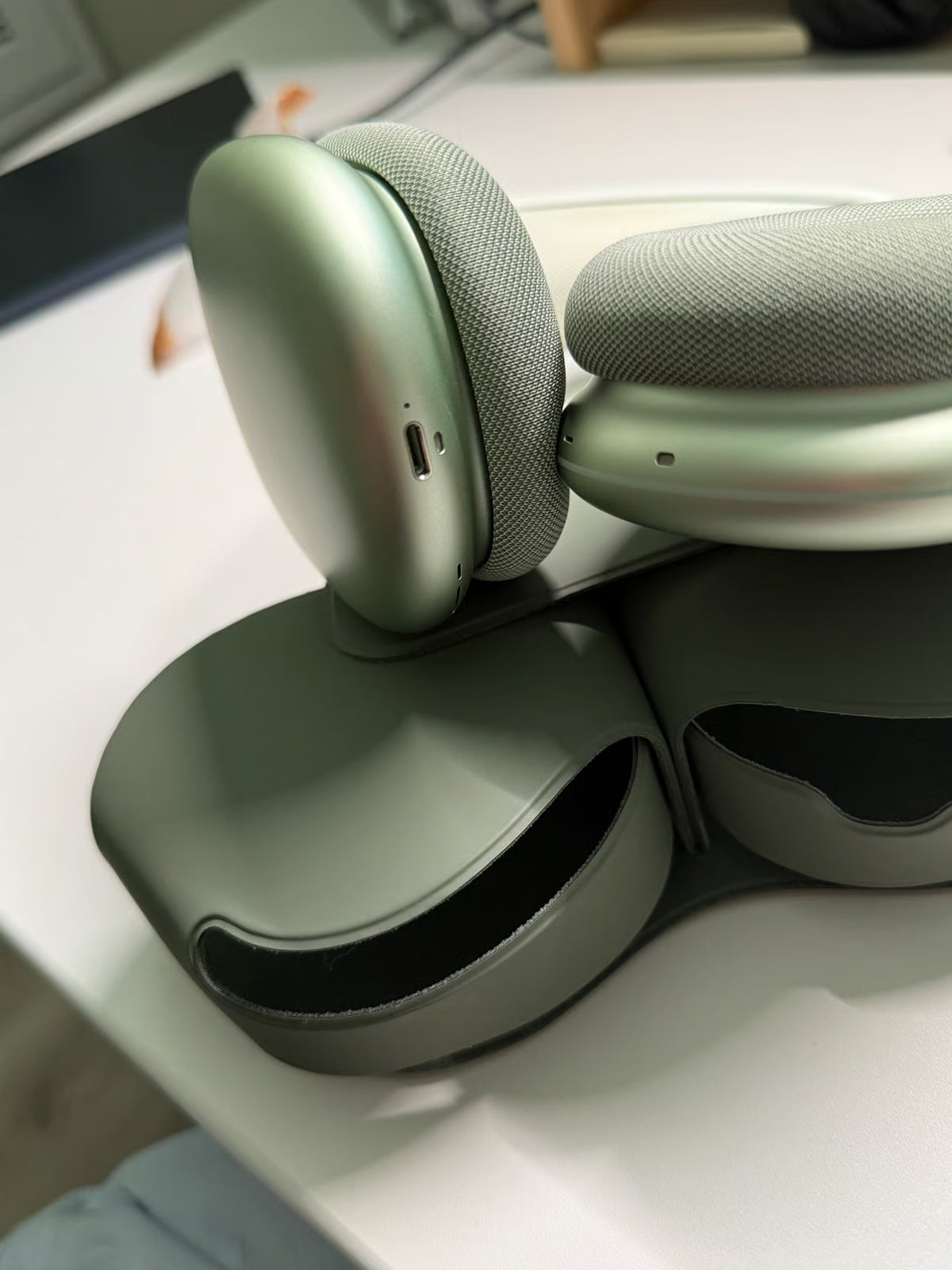 Apple AirPods Max with Smart Case in Green 6T85