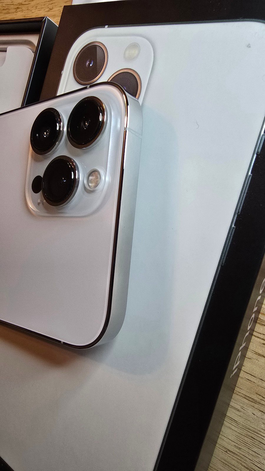 Apple iPhone 13 Pro Max 8V12