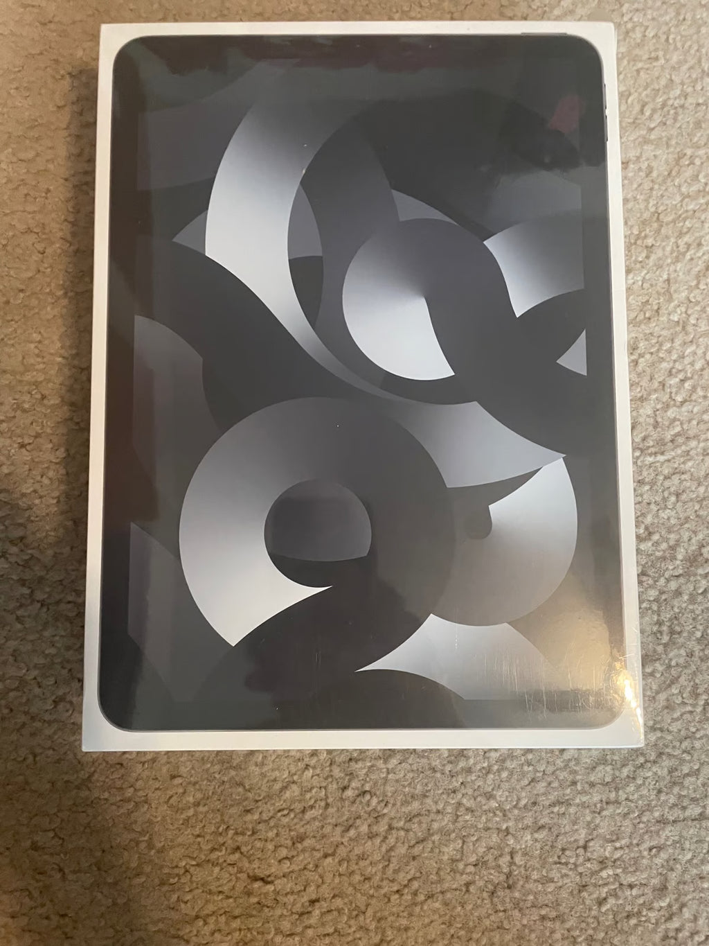 iPad Air 5th Generation 256gb Wi-Fi brand new 6L38