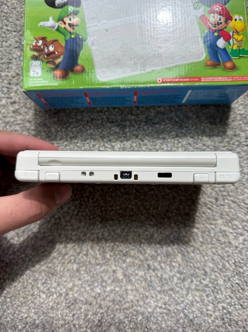 New Nintendo 3ds Mario white edition