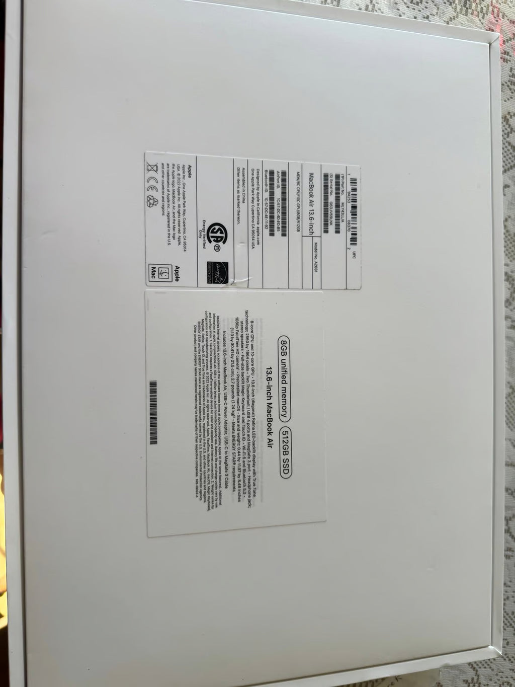 MacBook 8J16