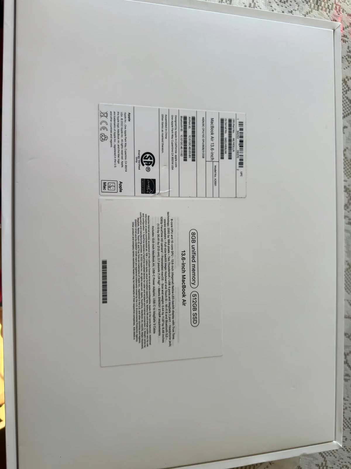 MacBook 8J16