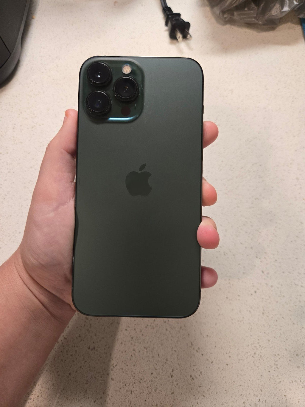 Reserved!! Unlocked Iphone 13 Pro Max 256 GB Alpine Green 9U21