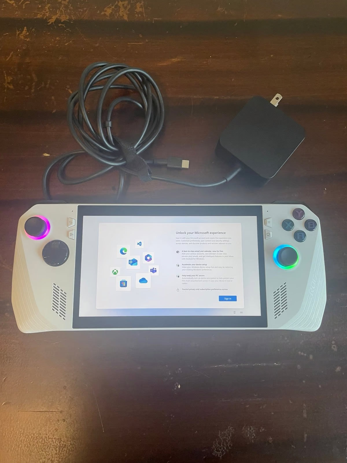 ASUS rog ally z1 extreme 8K29