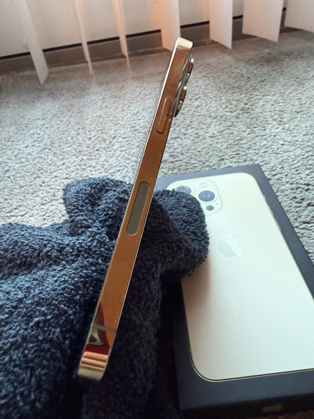 Apple iPhone 13 Pro 256 GB in Gold 1Z58