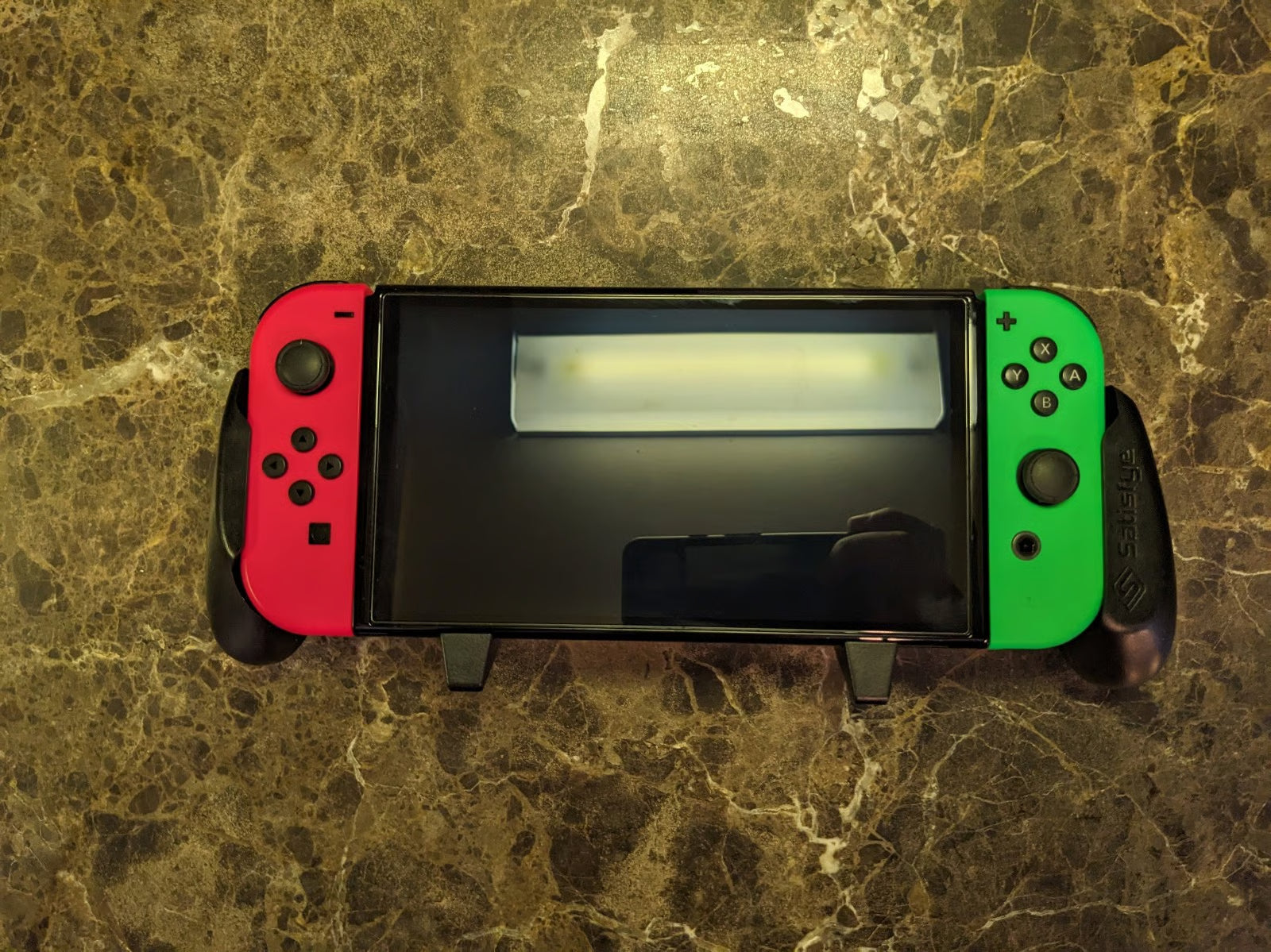 Nintendo Switch OLED + Satisfye Grip & 128 GB expandable storage. 9D71