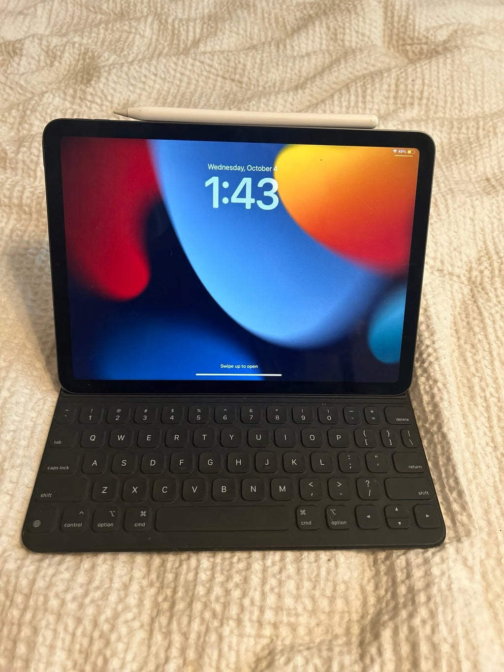 Apple iPad Air 5th Generation 64 GB and accessories 3D95