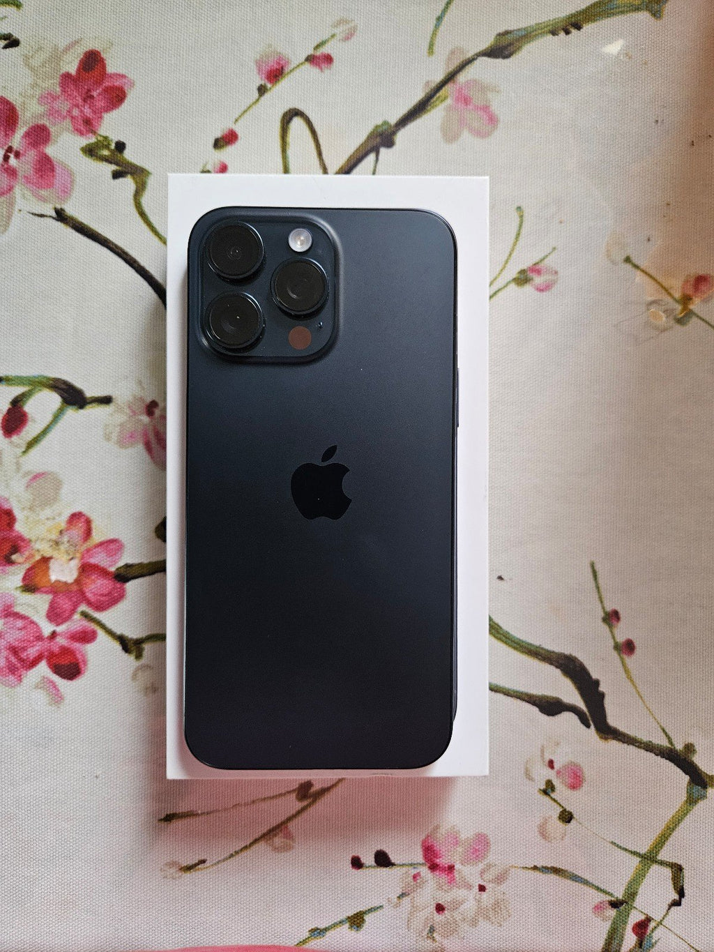 Iphone 15 pro max phone unlocked 3R31