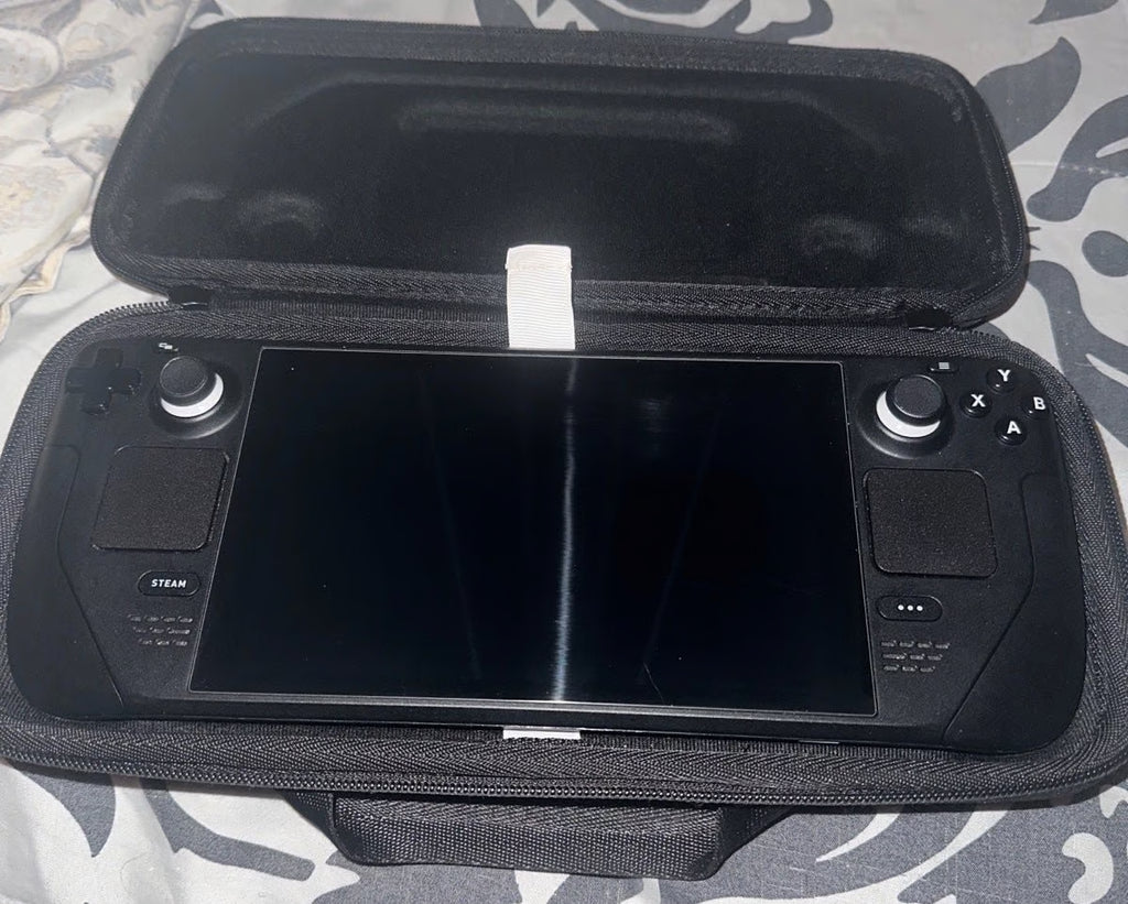 steam deck 1tb SSD comes with original charger and packaging 7Y73