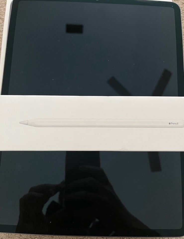 Apple iPad Pro 12.9 inch. 128gb. 2nd Generation Apple Pencil 3U39