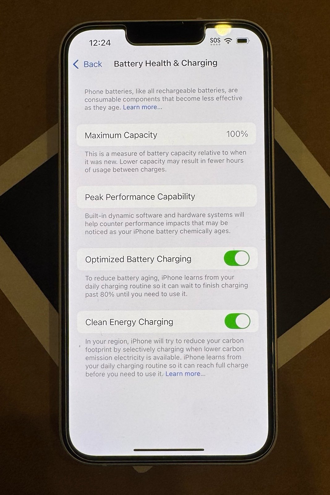 Apple iPhone 13 128 GB in White - iCloud & Carrier Unlocked 3S78