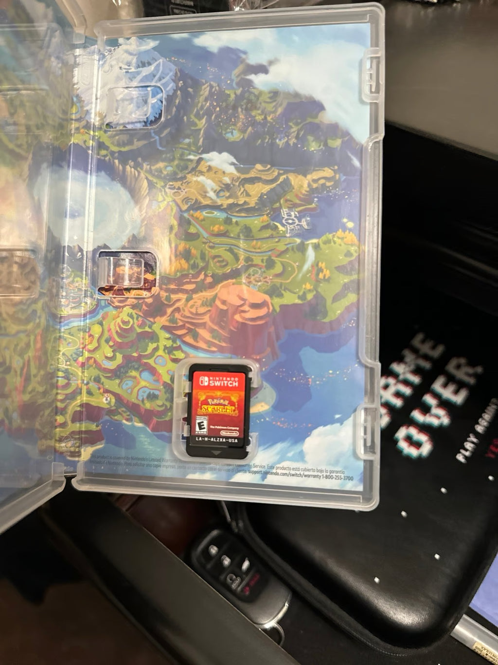 Nintendo Switch OLED with Pok茅mon scarlet 6T81