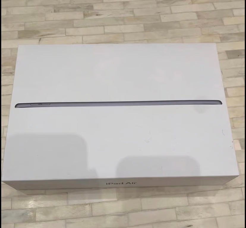 Apple iPad Air 3rd Generation 64 GB with Smart Keyboard 6L31