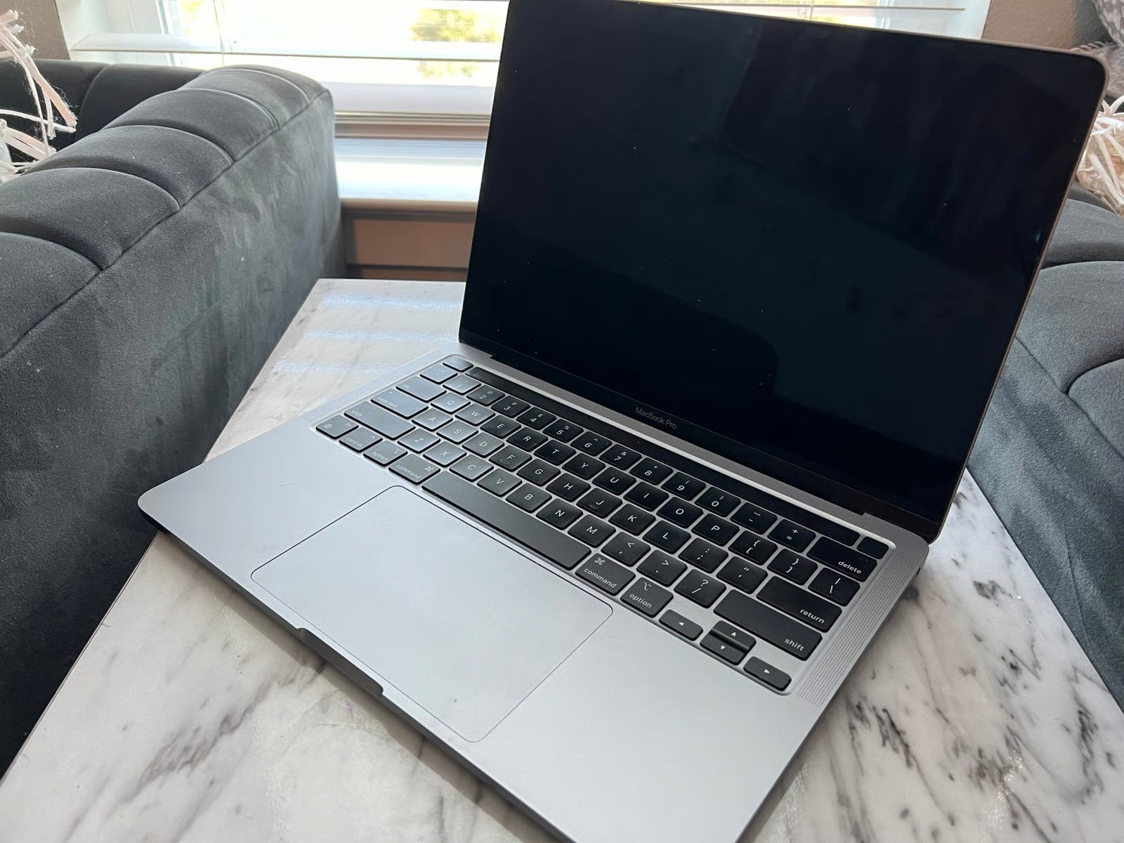 Apple Macbook Pro A2338 13in.  M1 3.2 GHz  256GB SSD 8P68