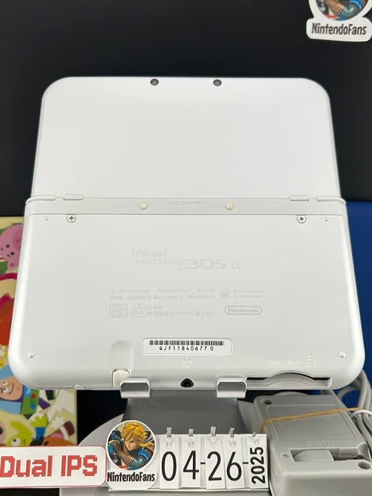 Dual IPS/ New 3DS XL White w 128GB SD Card/Near Mint/ 6770/ US Seller