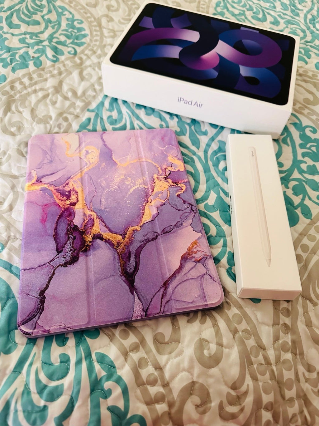 Apple iPad Air 5th Generation 64 GB in Space Gray WIFI Bundle with Apple Pencil 8B37