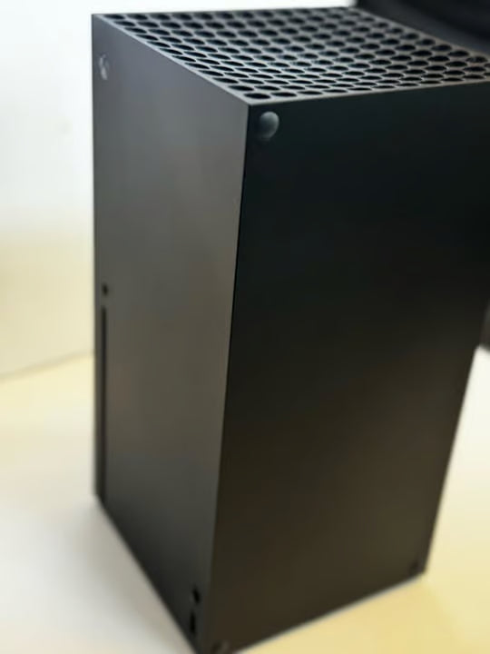 Xbox series x console & Controller 8U57