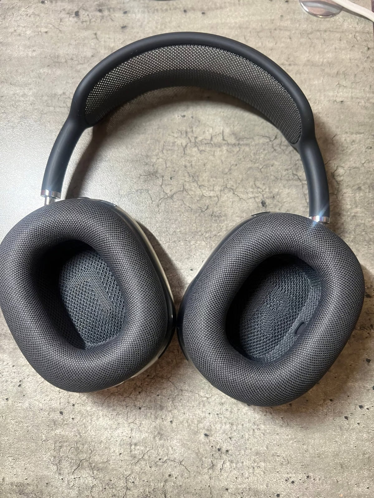 Apple AirPods Max in Space Gray 2T56