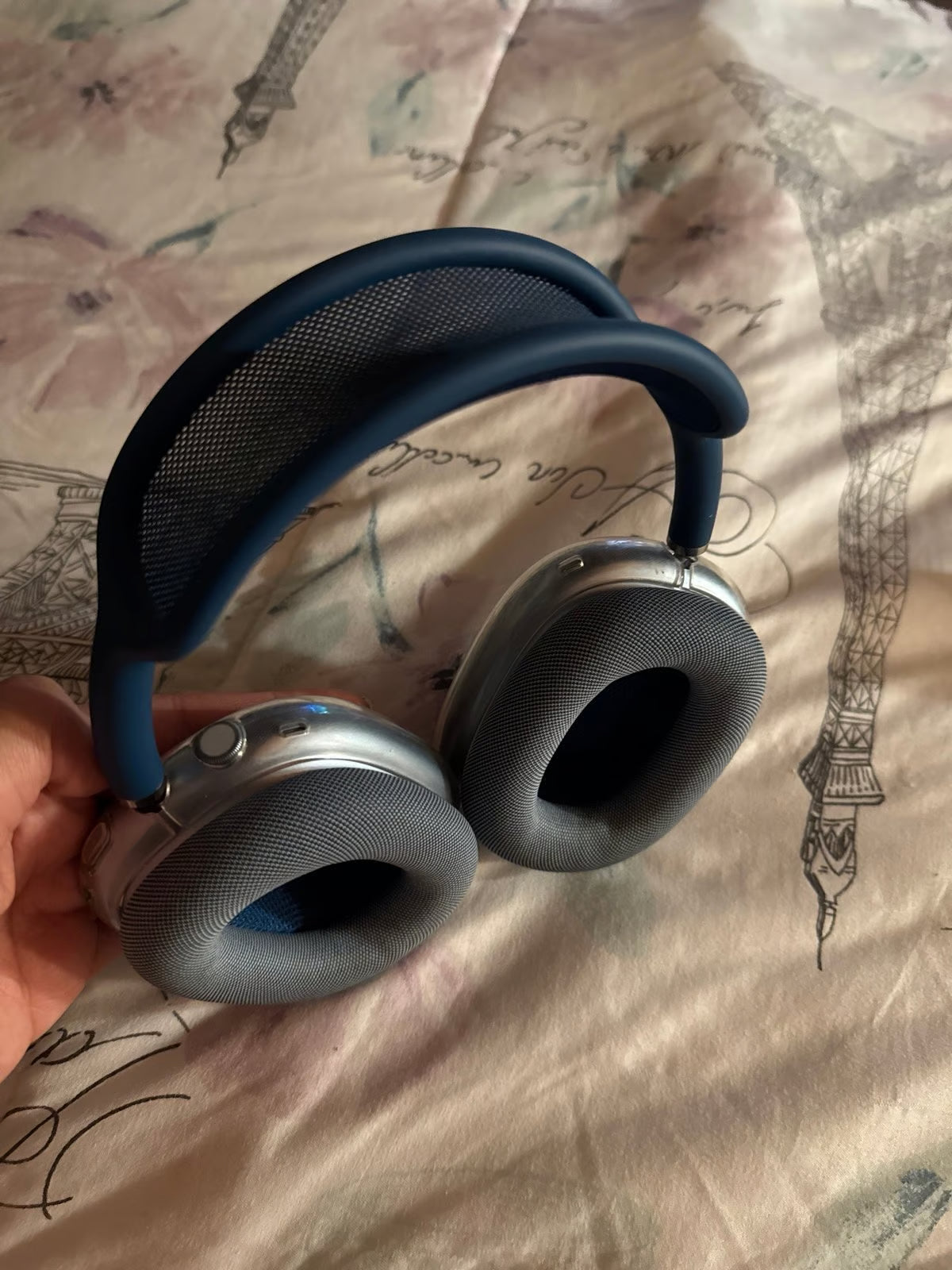 Apple AirPod Pro Max (Blue) 7B96