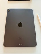 iPad Pro 11�?inch 512GB like new with magic keyboard with Apple Pencil MTXT2LL/A 5K67