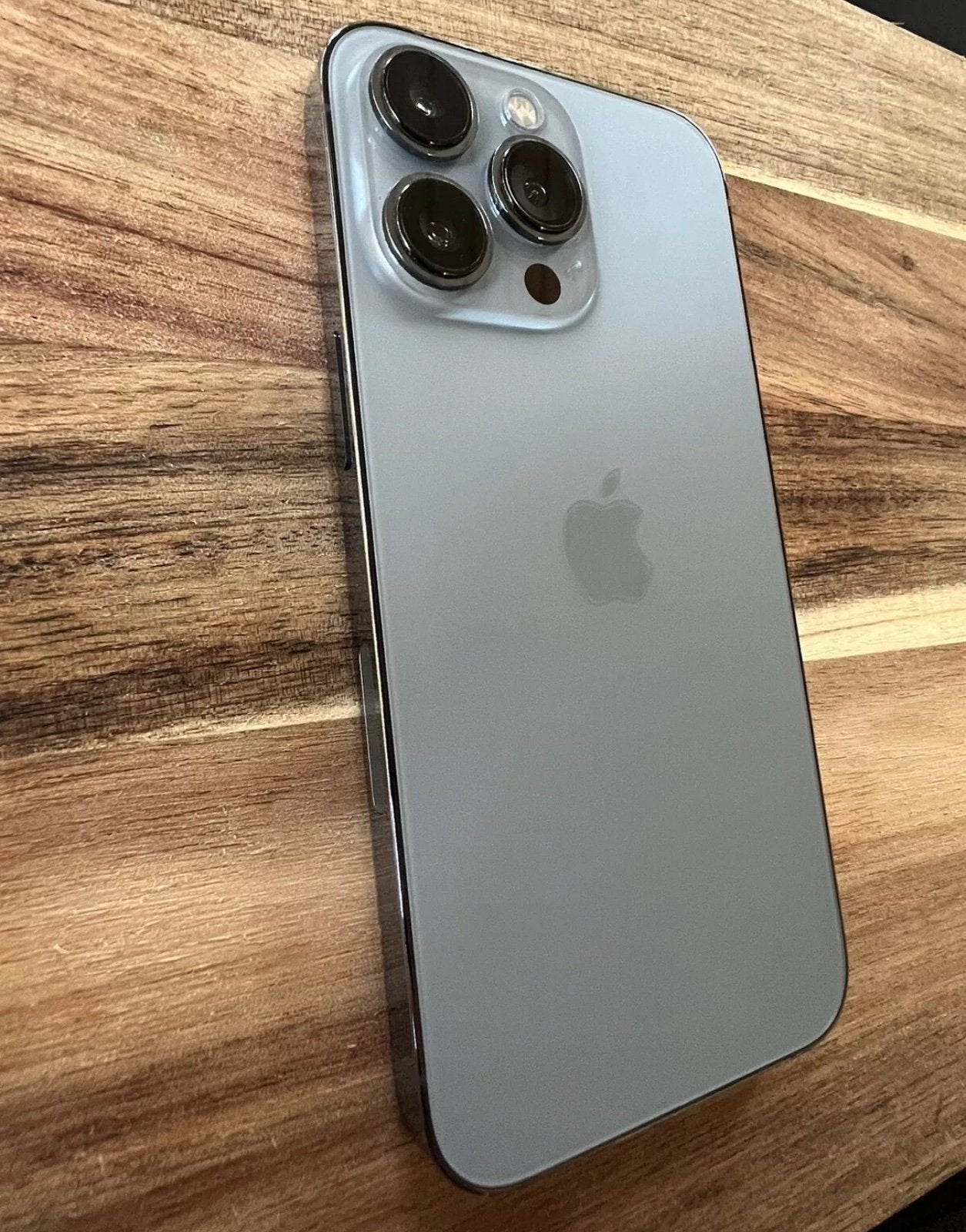 Apple iPhone 13 Pro 256 GB in Sierra Blue unlocked 8V58