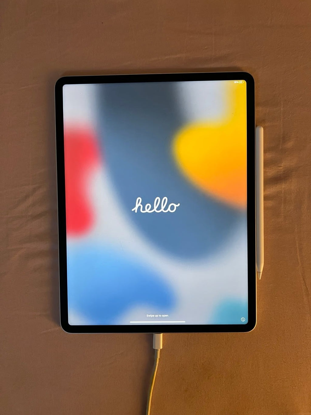 iPad Pro 12.9 inch 5th generation with Pencil 7S38